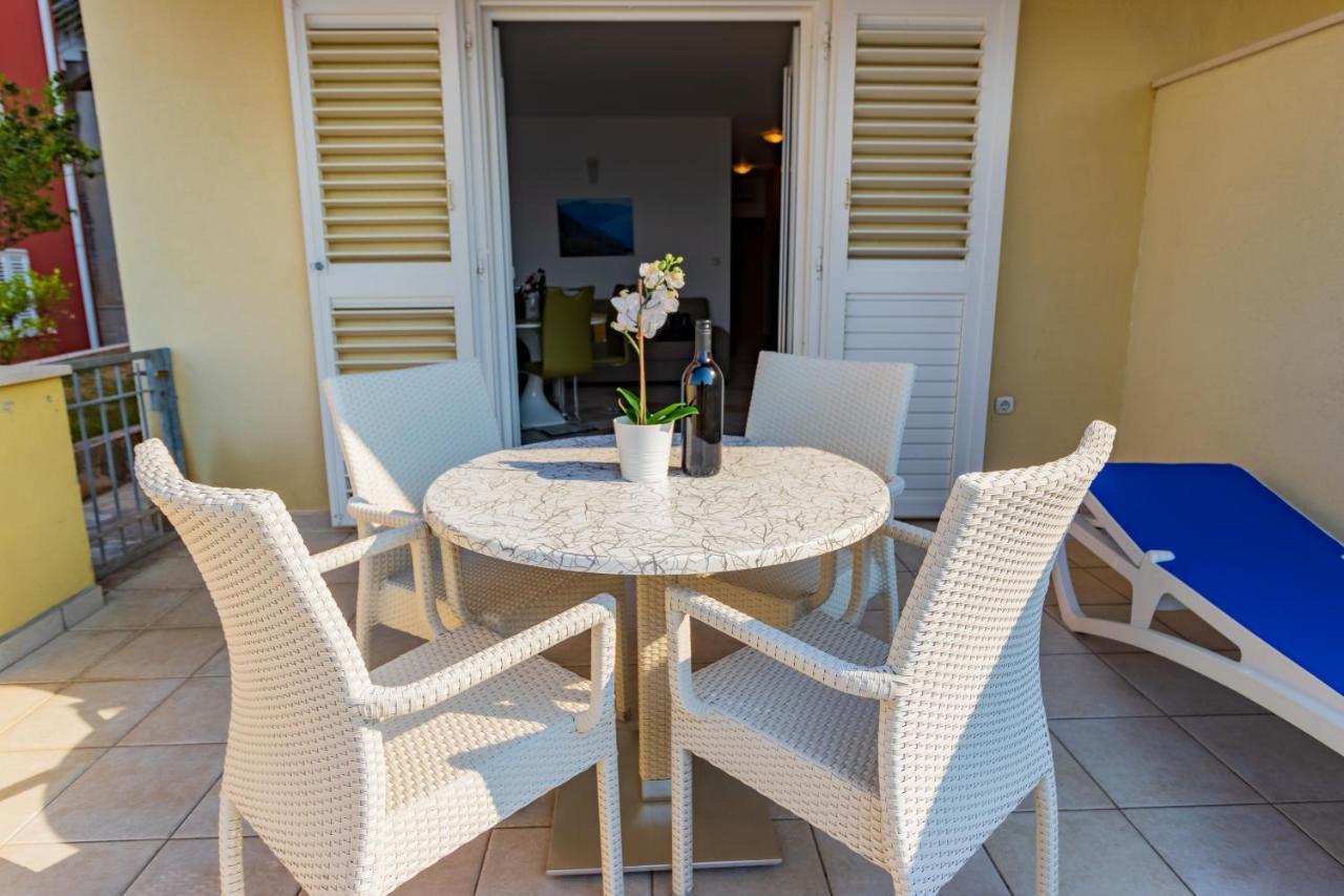 Luxury Apartments Villa Ruzmarina With New Heated Infinity Pool And Lounge Area Marusici  Ngoại thất bức ảnh